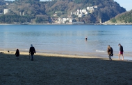 Contrastes en la playa (San Sebastián - Donosti)