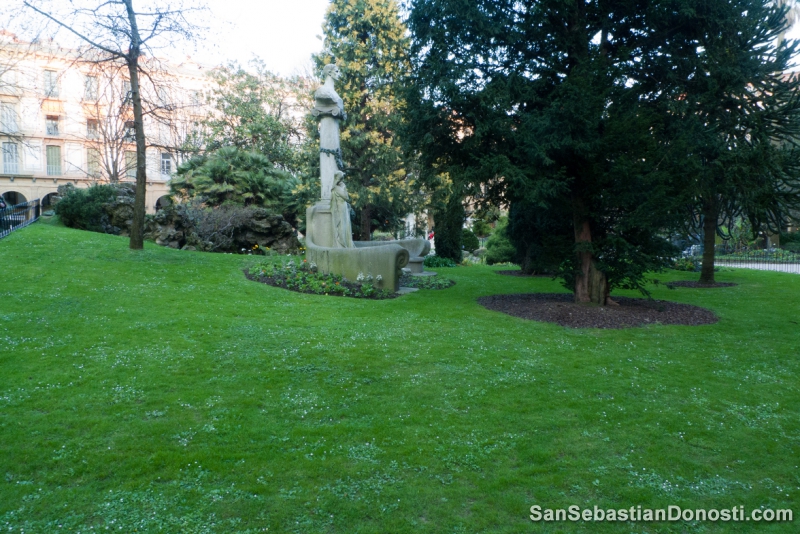 Estatua plaza Guipzcoa (San Sebastin - Donosti)