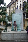 El niño y el Monumento a Sarriegui (San Sebastián - Donosti)