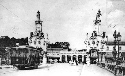 Tranvía eléctrico de la CTSS en el puente María Cristina en 1905 (San Sebastián - Donosti)