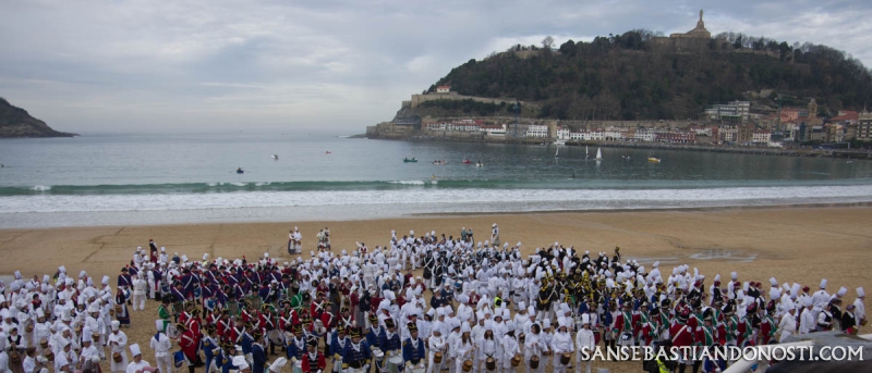 Tamborrada en la concha (San Sebastin - Donosti)